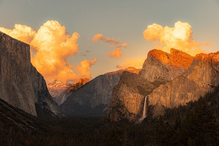 Picture of ICONIC TUNNEL VIEW WITH LENTICULAR SUNSET CLOUDS YOSEMITE VALLEY 