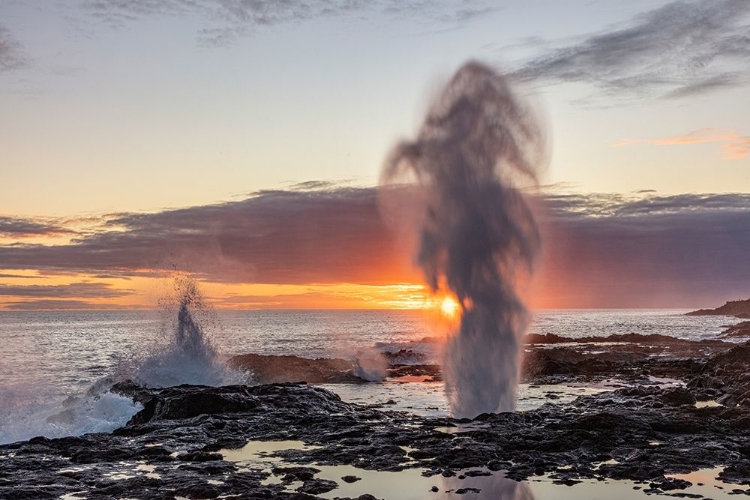 Picture of THE SPOUTING HORN AT SUNSET NEAR POIPU IN KAUAI-HAWAII-USA