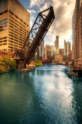 Picture of A DRAWBRIDGE SPANS THE CHICAGO RIVER IN ILLINOIS