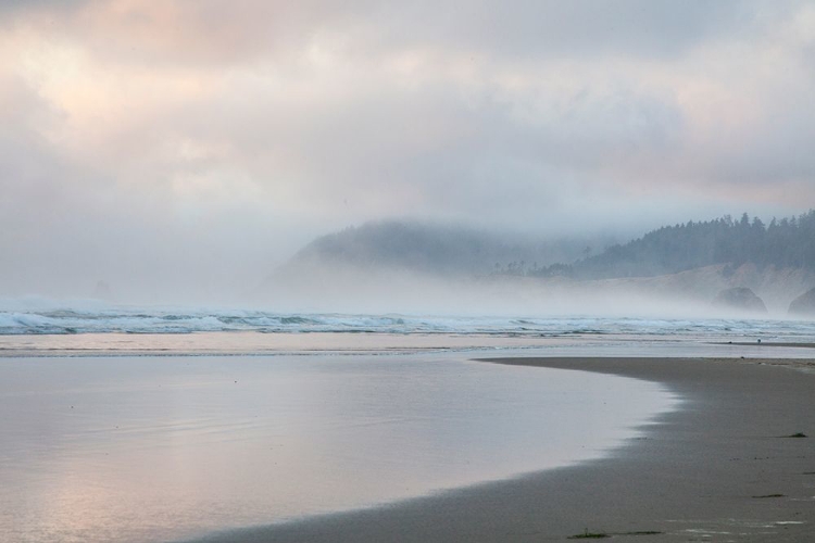 Picture of OREGON-CANNON BEACH LOOKING TO THE NORTH ALONG THE PACIFIC COAST LINE