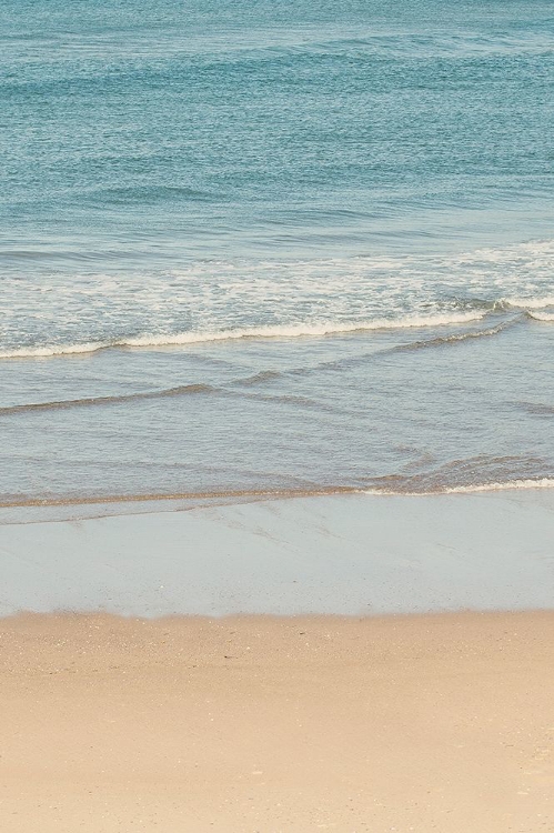 Picture of WHITE OCEANS 59