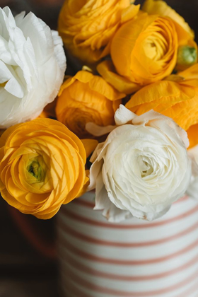 Picture of YELLOW FLOWERS IN VASE 