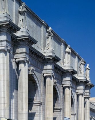 Picture of UNION STATION FACADE AND SENTINELS, WASHINGTON, D.C.