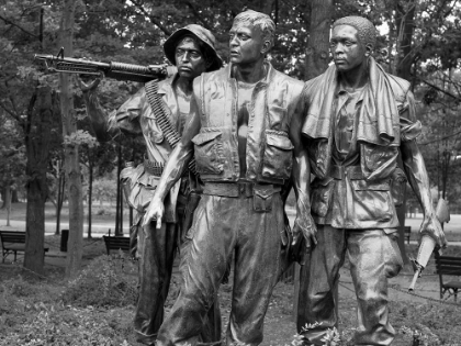 Picture of VIETNAM MEMORIAL SOLDIERS BY FREDERICK HART, WASHINGTON, D.C. - BLACK AND WHITE VARIANT