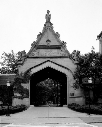 Picture of ENTRY GATE TO THE UNIVERSITY OF CHICAGO ILLINOIS