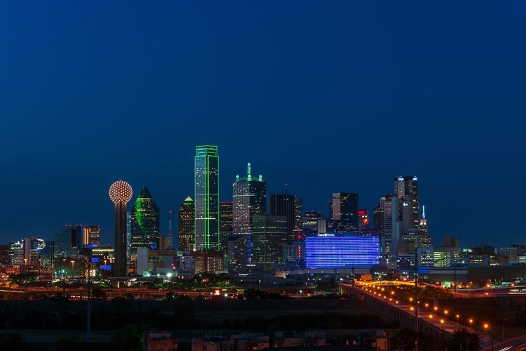 Picture of DUSK VIEW OF THE DALLAS-TEXAS SKYLINE