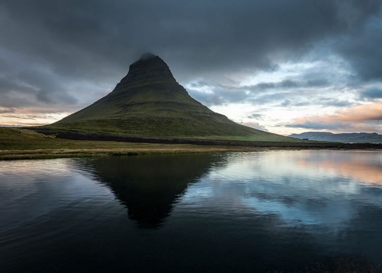 Picture of REFLECTING KIRKJUFELL