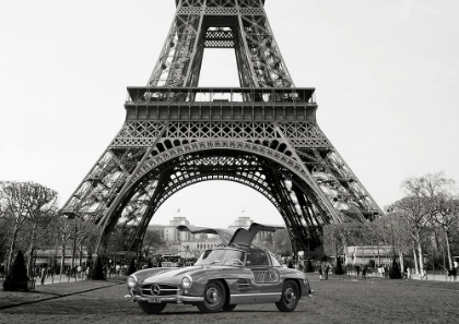 Picture of ROADSTER UNDER THE EIFFEL TOWER - BW