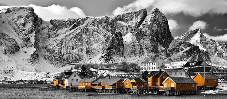 Picture of LOFOTEN REINE PANORAMA MIT GELBEN HAUSER