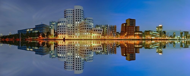 Picture of DUSSELDORF - MEDIENHAFEN