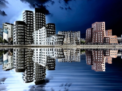 Picture of GEHRY BAUTEN DUSSELDORF IM MEDIENHAFEN