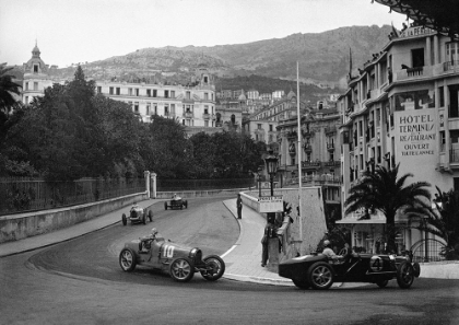 Picture of PASSING AT THE 1932 MONACO GRAND PRIX