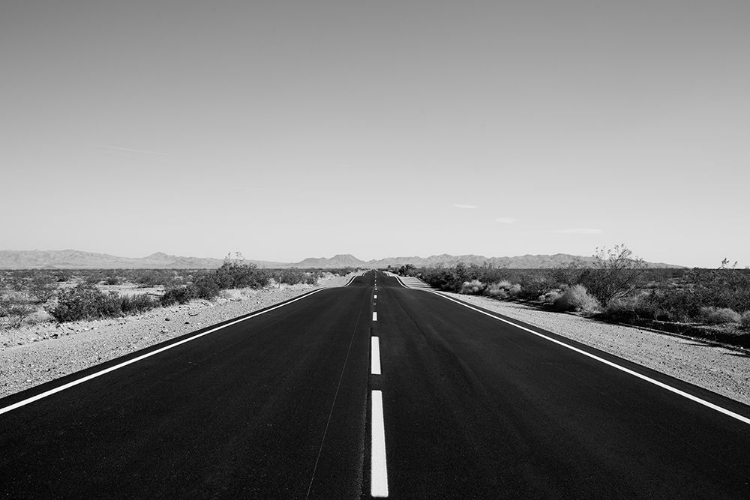 Picture of HIGHWAY LEADING TO THE MOJAVE DESERT IN CALIFORNIA