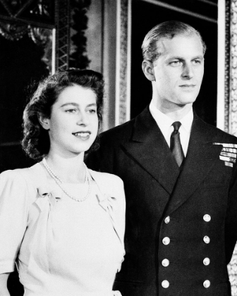 Picture of PRINCESS ELIZABETH AND HER FIANCE PHILIP MOUNTBATTEN 1947