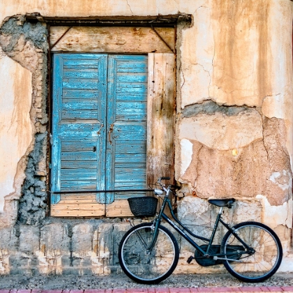 Picture of OLD WINDOW AND BICYCLE