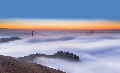 Picture of THE GOLDEN GATE BRIDGE IN THE FOG