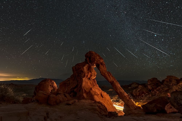 Picture of GEMINID METEOR SHOWER ABOVE THE ELEPHANT ROCK