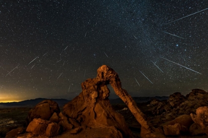 Picture of GEMINID METEOR SHOWER ABOVE THE ELEPHANT ROCK