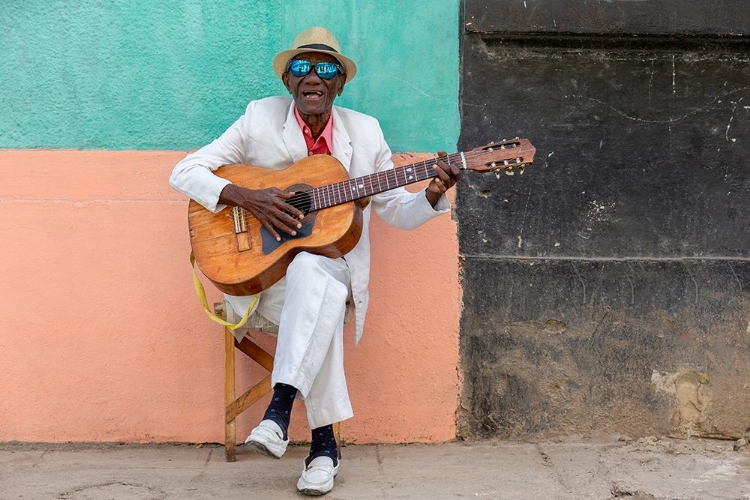 Picture of CUBAN GUITARIST