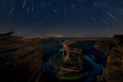 Picture of WATCHING THE COMET AND THE METEOR SHOWER