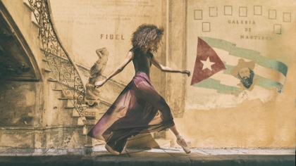 Picture of WALKING IN HAVANA