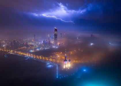 Picture of FOG AND LIGHTNING IN KUWAIT CITY