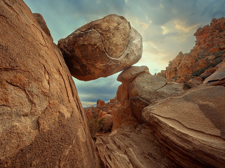 Picture of BALANCED ROCK