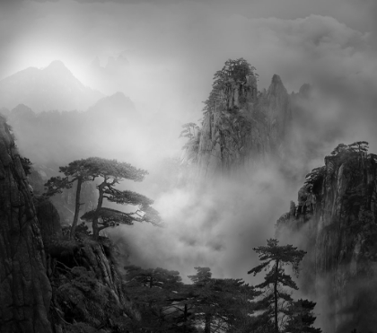 Picture of HUANG SHAN IN THE FOG