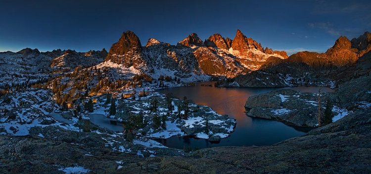 Picture of MINARET LAKE: FIRST LIGHT