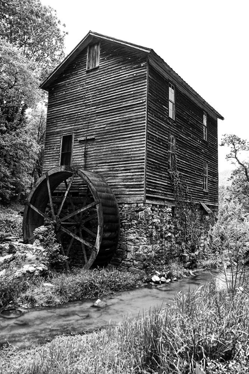 Picture of WOODEN HOUSE IN TENNESSEE