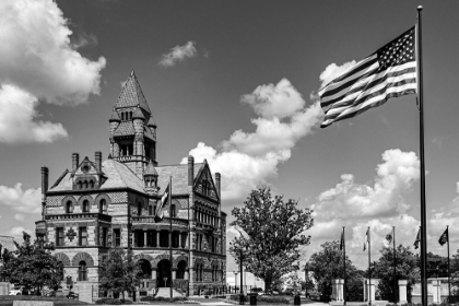Picture of THE HOPKINS COUNTY COURTHOUSE IN SULPHUR SPRINGS-TEXAS