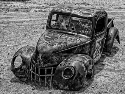 Picture of OLD TRUCK IN THE DESERT