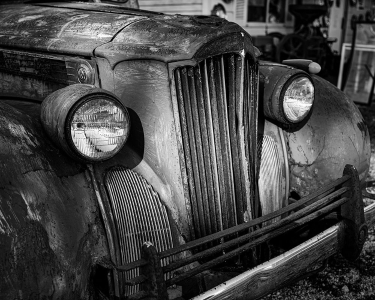 Picture of OLD-RUSTED TRUCK