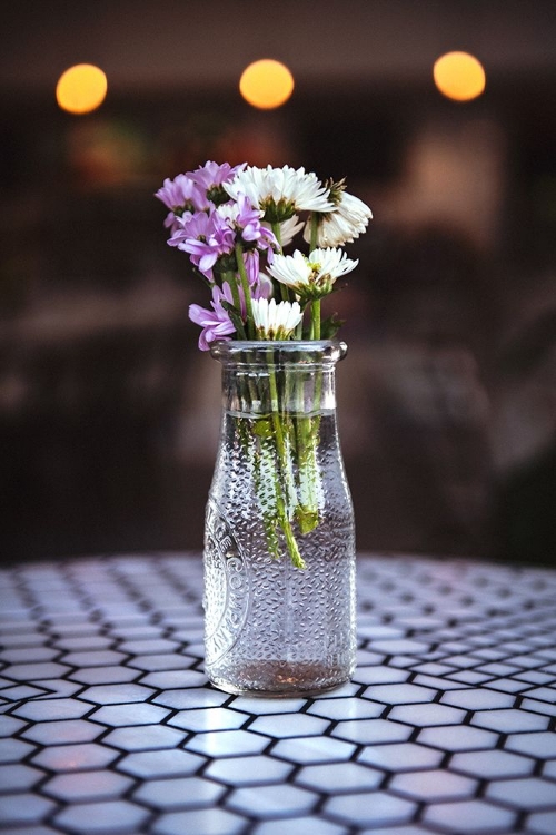 Picture of FLOWERS ON TABLE