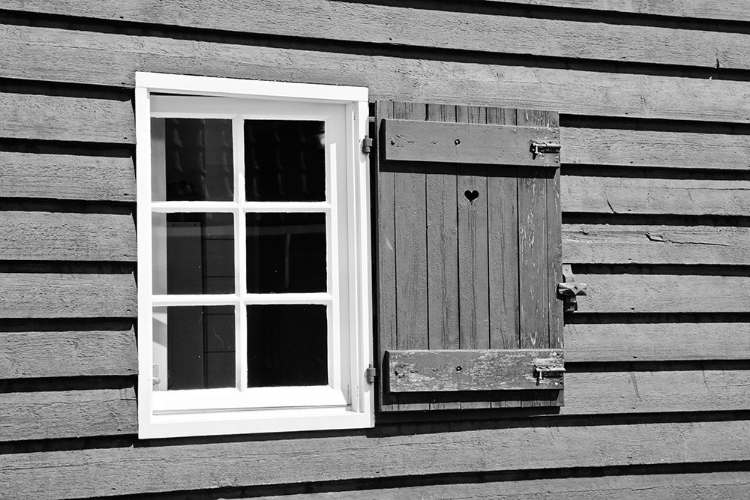 Picture of HEART WINDOW PANEL IN BLACK AND WHITE