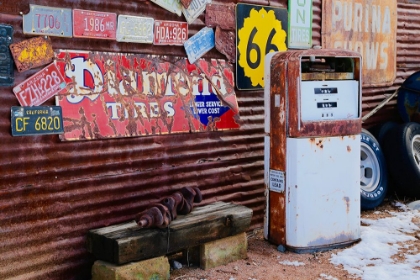 Picture of VINTAGE SIGNS WITH GAS PUMP