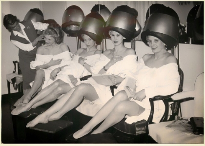Picture of BEAUTY SALON BW