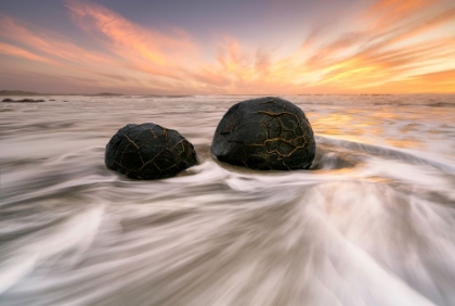 Picture of MOERAKI BOULDERS