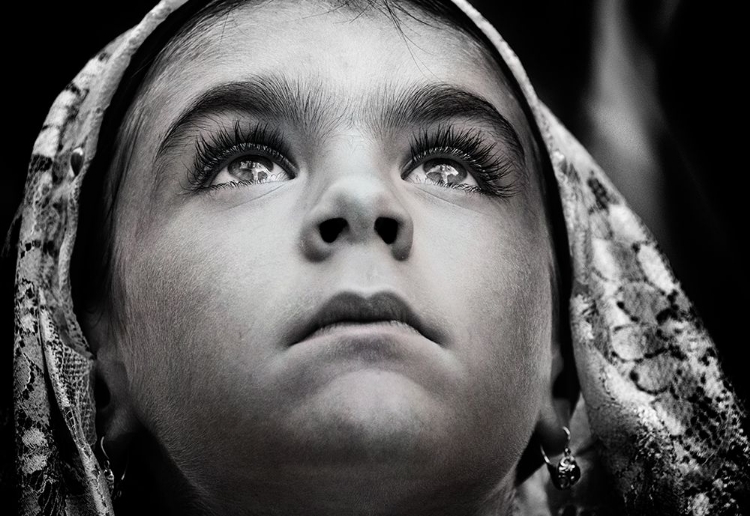 Picture of GIRL WITH SARDINIAN TRADITIONAL VEIL