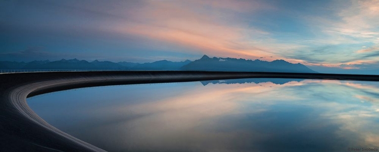 Picture of IN A ROUND MIRROR