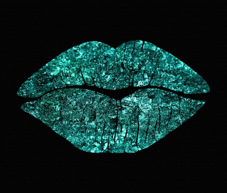 Picture of TEAL GLITTER KISS
