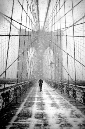 Picture of NEW YORK WALKER IN BLIZZARD - BROOKLYN BRIDGE