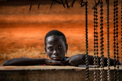 Picture of THE GIRL RAISED HER EYES TO SEE WHO WAS PASSING BY THE WINDOW.