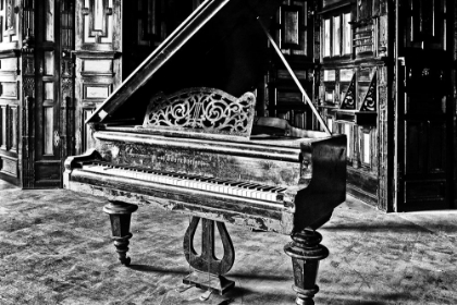 Picture of OLD PIANO