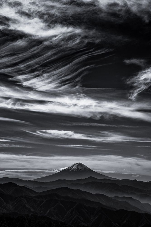 Picture of EXPRESSIVE CLOUDS AND MT.FUJI