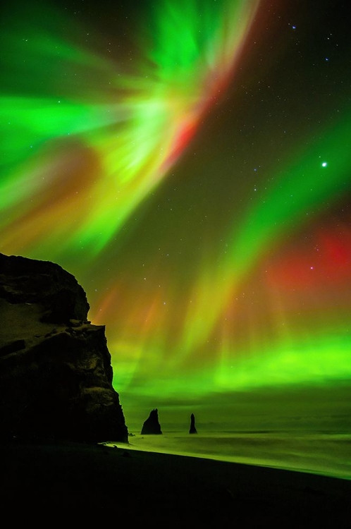 Picture of THE NORTHERN LIGHTS ARE REFLECTING IN THE OCEAN