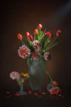 Picture of ORANGE TULIPS AND DAHLIA