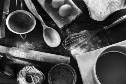 Picture of A SET OF OLD KITCHEN ITEMS