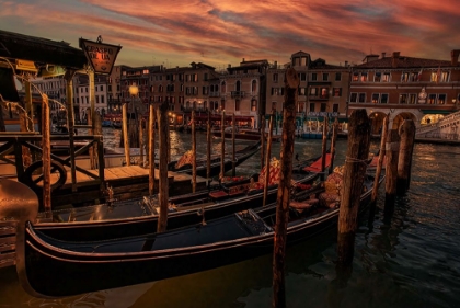 Picture of A COZY NIGHT IN VENICE