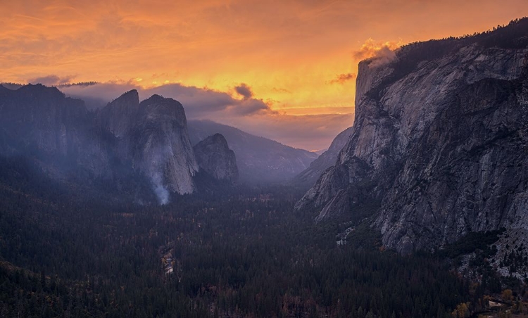 Picture of REVERSE TUNNEL VIEW